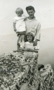 Linda_2C_Stanley_and_Susan_Brown_2C_Hawk_Mountain_Sanctuary_2C_Kempton_2C_PA_2C_1953